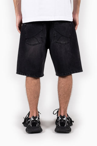 KNEE EMBROIDERY BLACK WASHED DENIM SHORTS