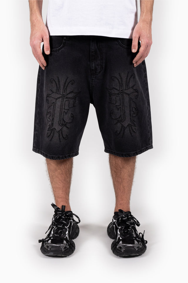 KNEE EMBROIDERY BLACK WASHED DENIM SHORTS