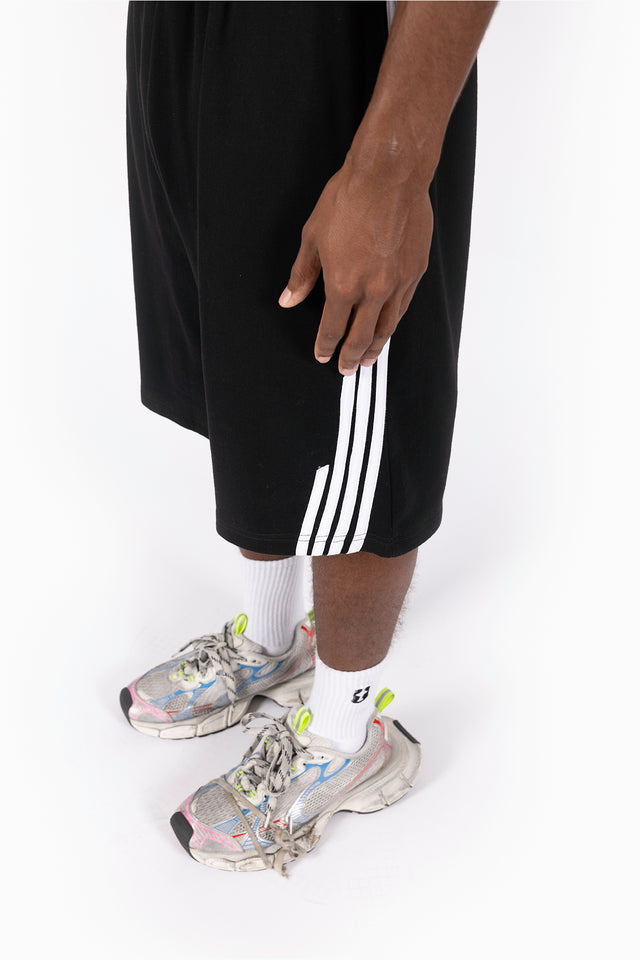 BLACK PLEATED SHORTS