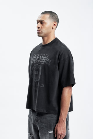 COLLEGE BOXY BLACK T-SHIRT