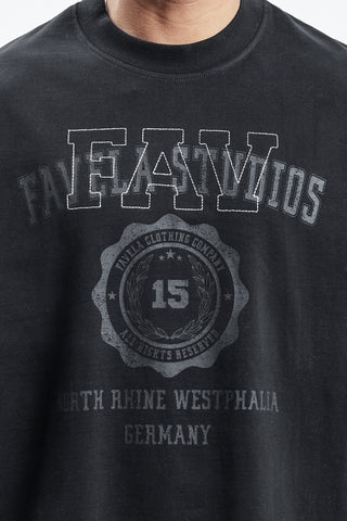 COLLEGE BOXY BLACK T-SHIRT