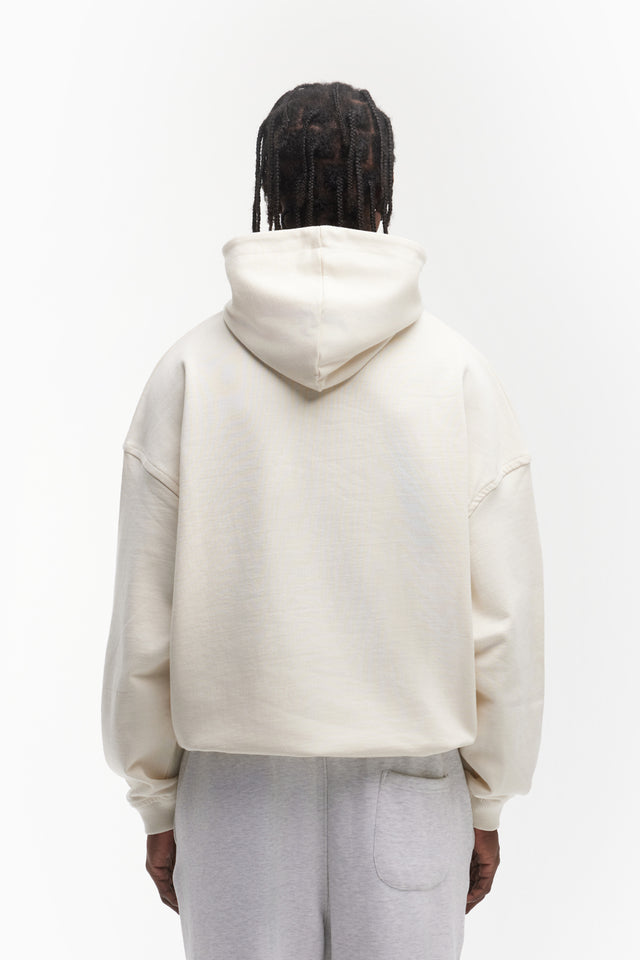 Back view of Model that wears vanilla overzised frontzip hoodie