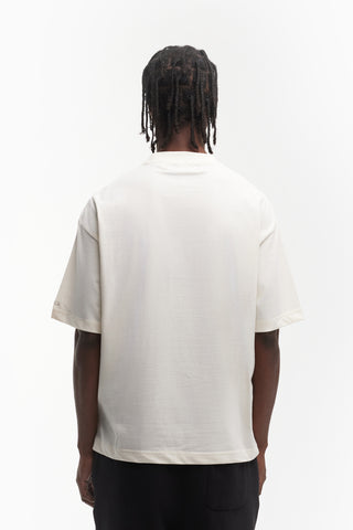 Back view of Model that wears vanilla overzised T-Shirt