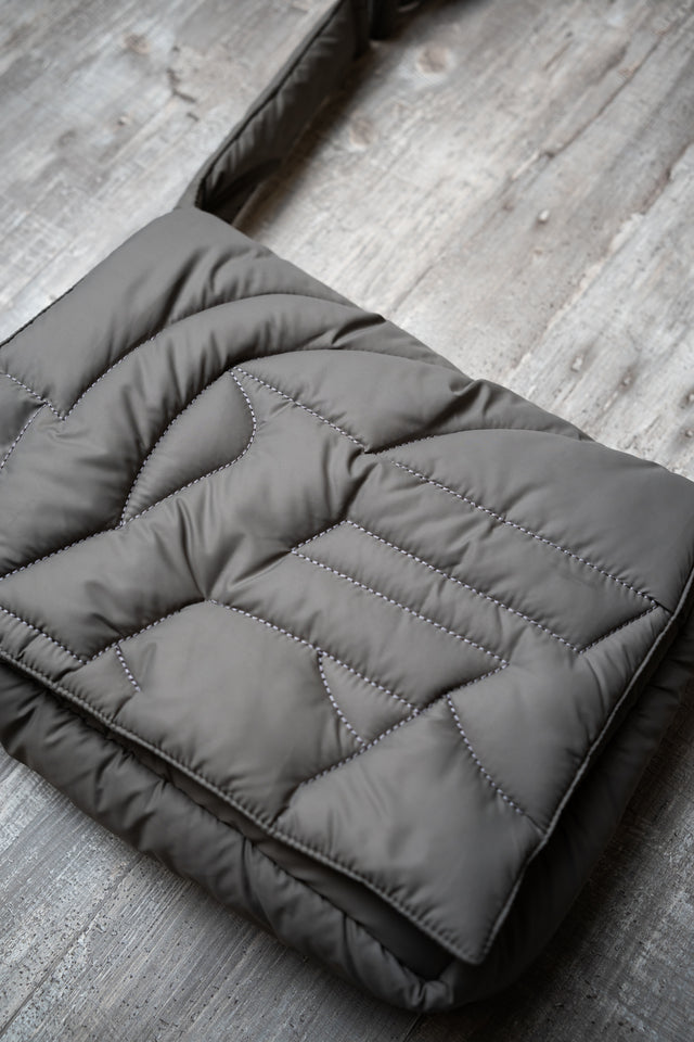 GREY PUFFER BAG