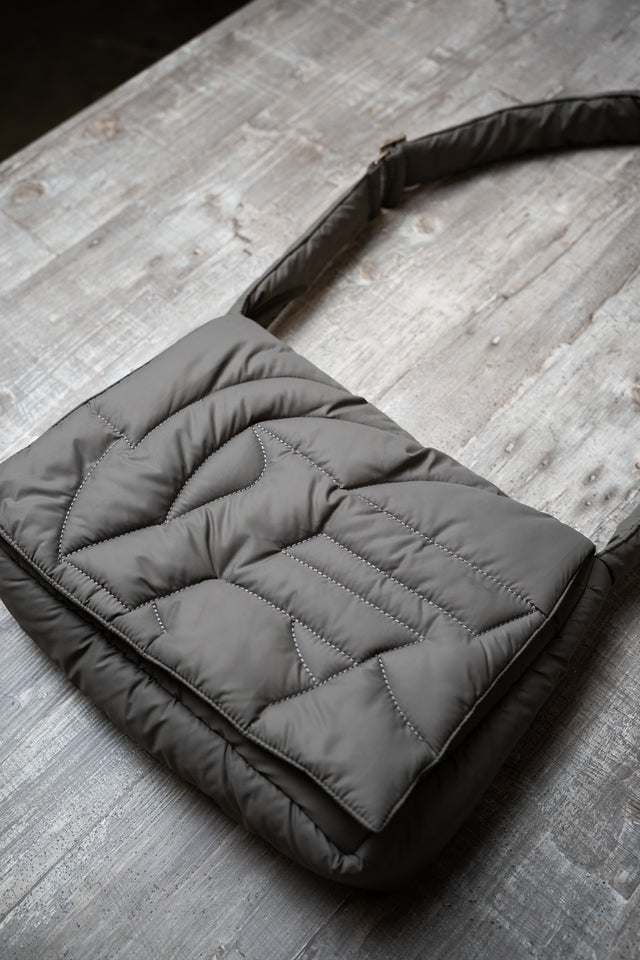 GREY PUFFER BAG