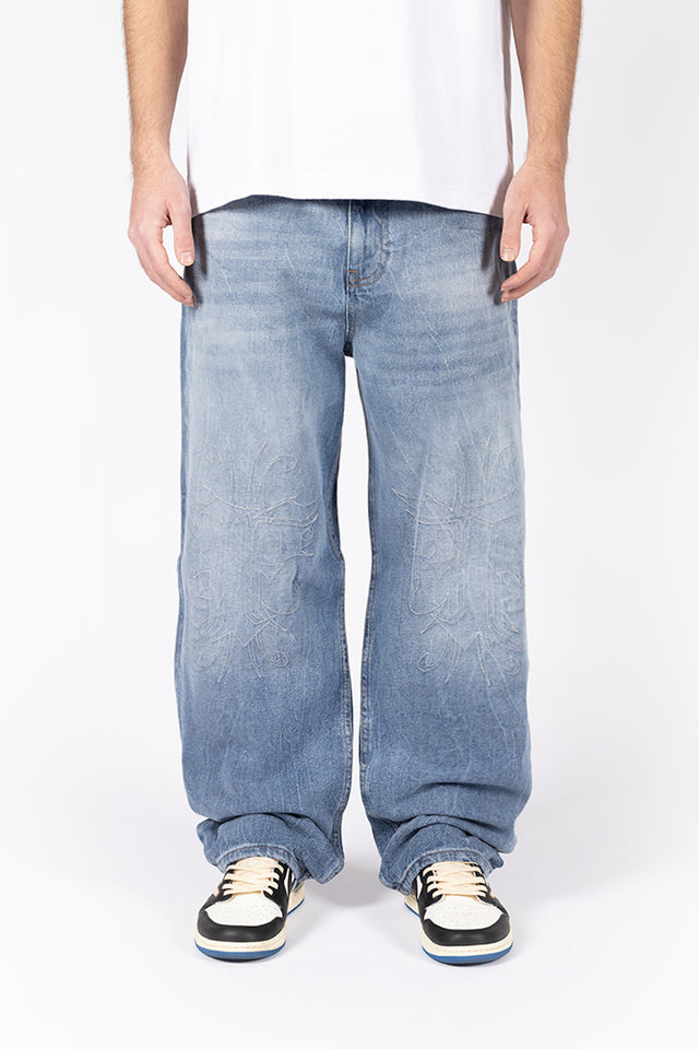 KNEE EMBROIDERY LIGHT BLUE WASHED DENIM