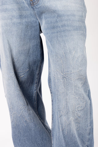KNEE EMBROIDERY LIGHT BLUE WASHED DENIM