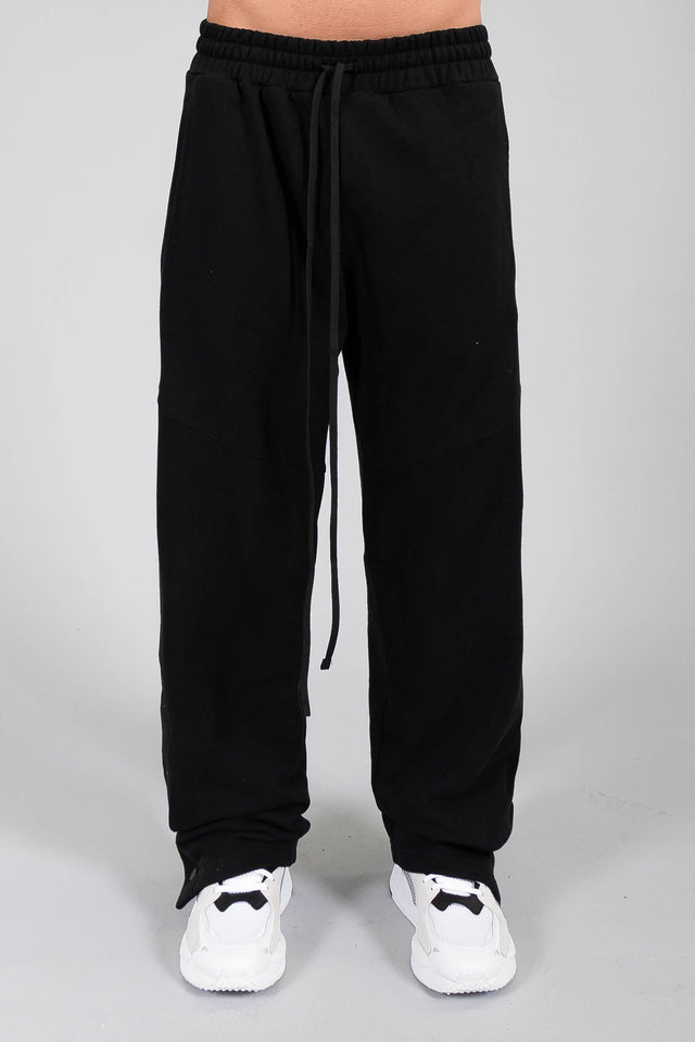 BLACK SNAP BUTTON JOGGER