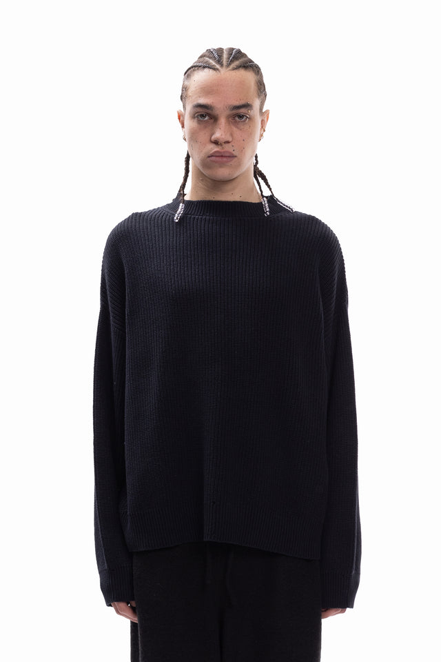 KNIT BLACK CREWNECK