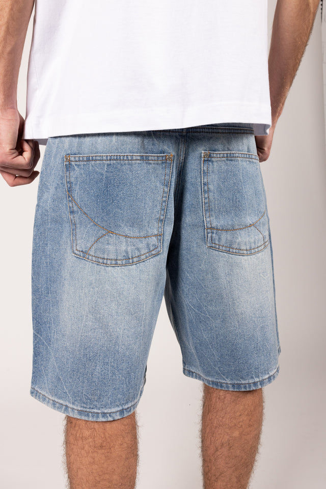 KNEE EMBROIDERY LIGHT BLUE DENIM SHORTS