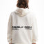 Model trägt Vanilla off White Hoodie by Favela Clothing mit Backprint und oversized fit