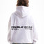 Model trägt white oversized Hoodie von Favela mit Backprint 